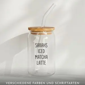 Personalisiertes Iced Matcha Latte Glas mit Bambusdeckel