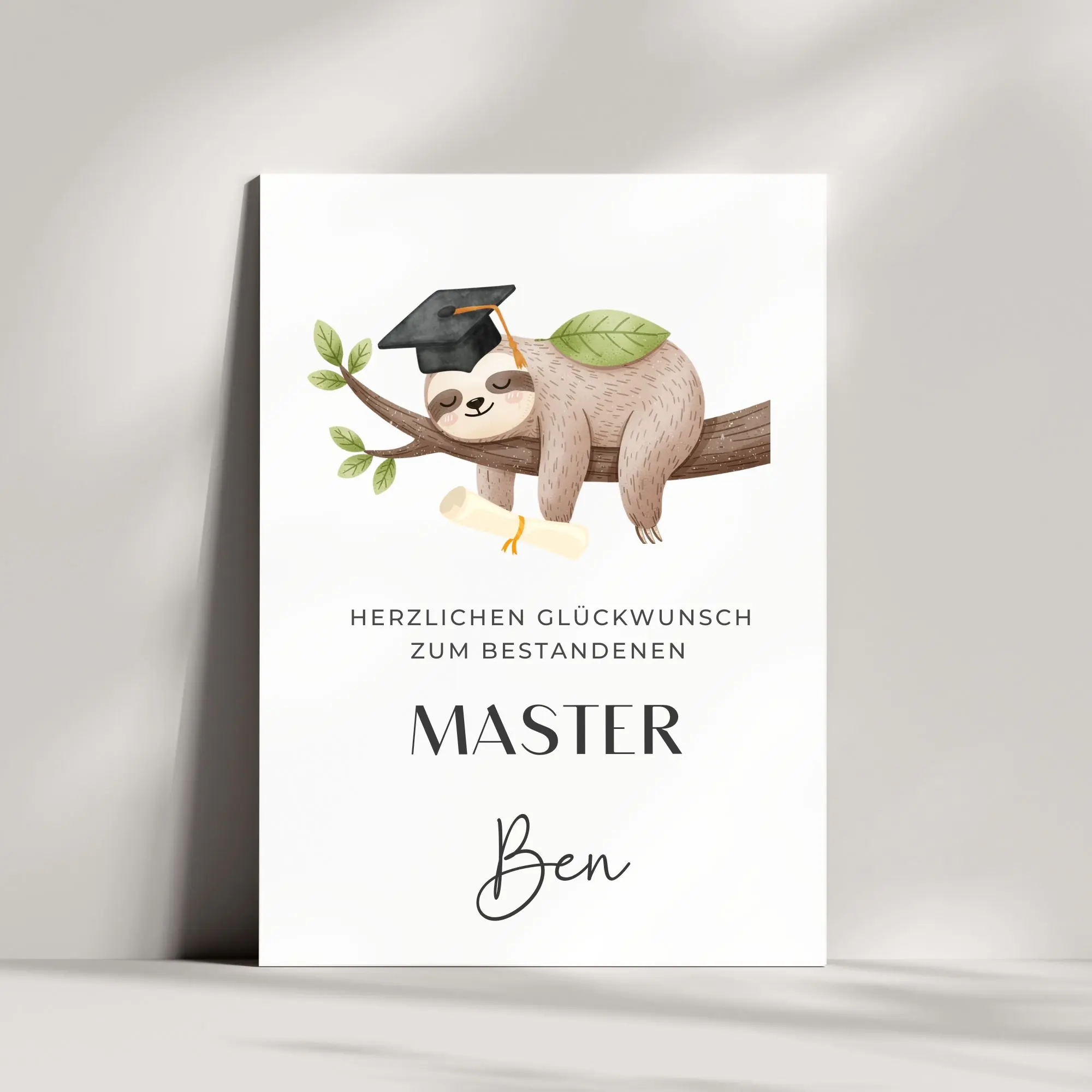 Glückwunschkarte zum Master – Personalisiert mit Wunschnamen | Faultier