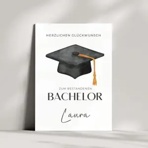 Glückwunschkarte zum Bachelor – Personalisiert mit Wunschnamen | Absolventenhut